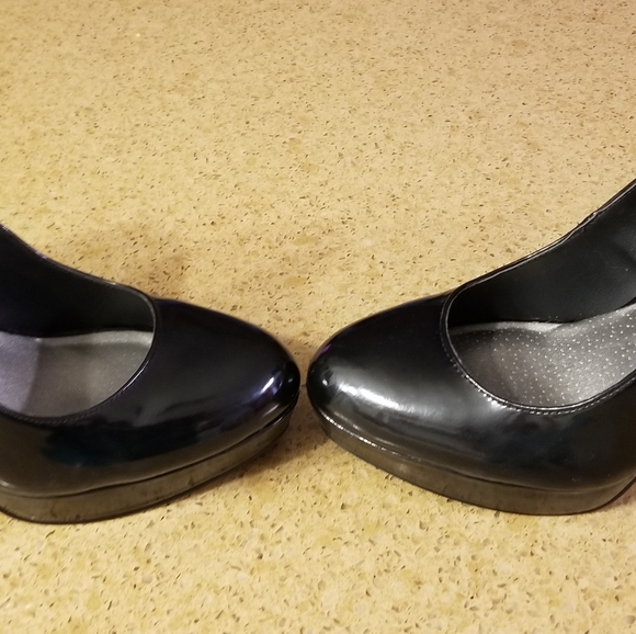 Black Guess heels - Picture 4 of 6